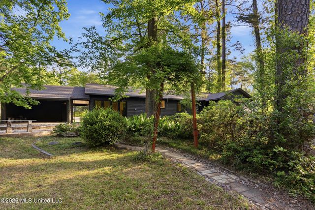 1917 E Northside Drive, Jackson, MS 39211