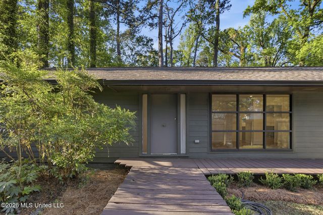 1917 E Northside Drive, Jackson, MS 39211