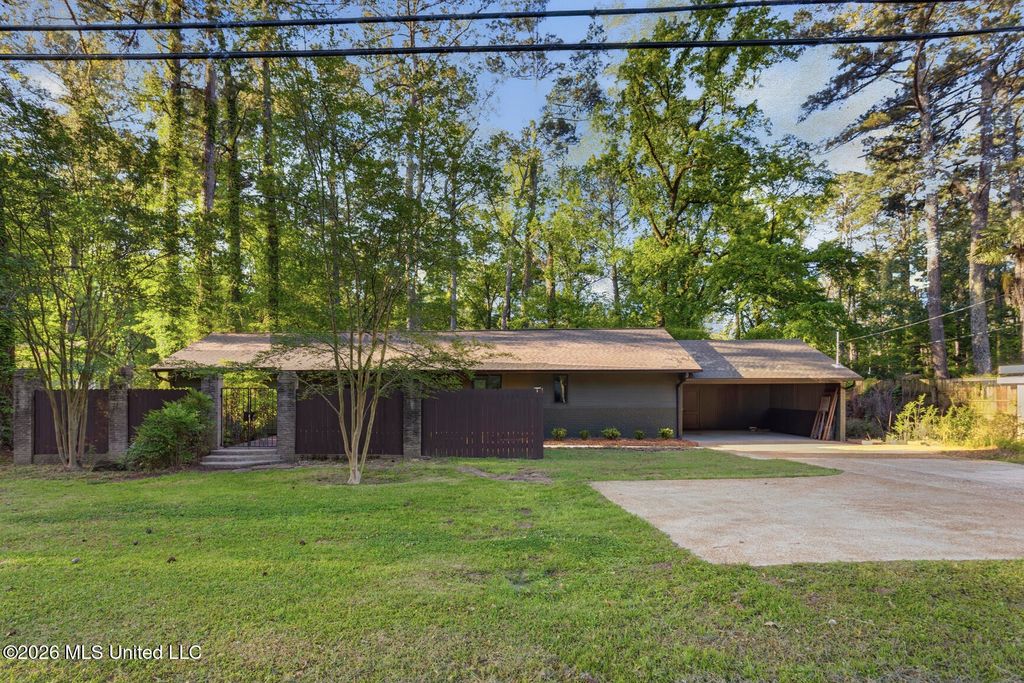 1917 E Northside Drive, Jackson, MS 39211
