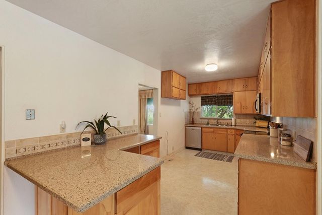 5219 Solari Ranch Rd, Stockton, CA 95215