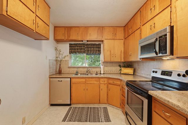 5219 Solari Ranch Rd, Stockton, CA 95215