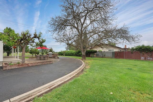 5219 Solari Ranch Rd, Stockton, CA 95215