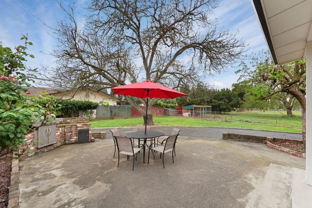 5219 Solari Ranch Rd, Stockton, CA 95215