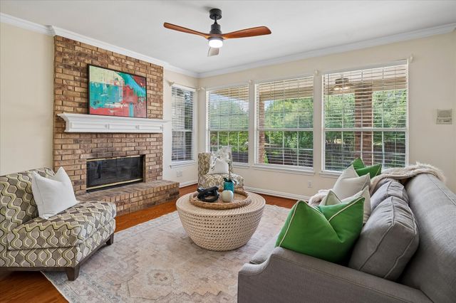 2000 Mulberry Way, Irving, TX 75063