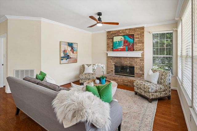 2000 Mulberry Way, Irving, TX 75063