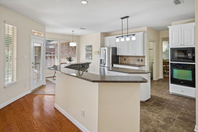 2000 Mulberry Way, Irving, TX 75063