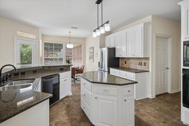 2000 Mulberry Way, Irving, TX 75063