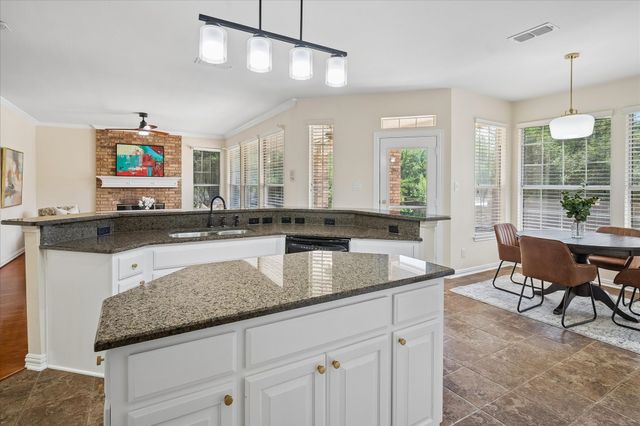 2000 Mulberry Way, Irving, TX 75063