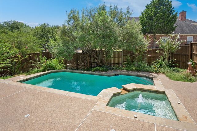 2000 Mulberry Way, Irving, TX 75063