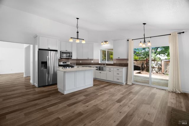 1724 Arroyo Sierra Cir, Santa Rosa, CA 95405