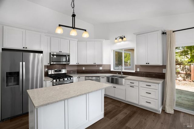 1724 Arroyo Sierra Cir, Santa Rosa, CA 95405