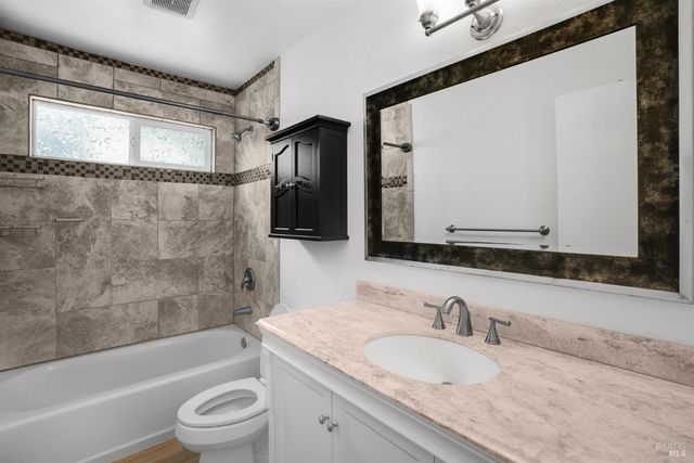 1724 Arroyo Sierra Cir, Santa Rosa, CA 95405