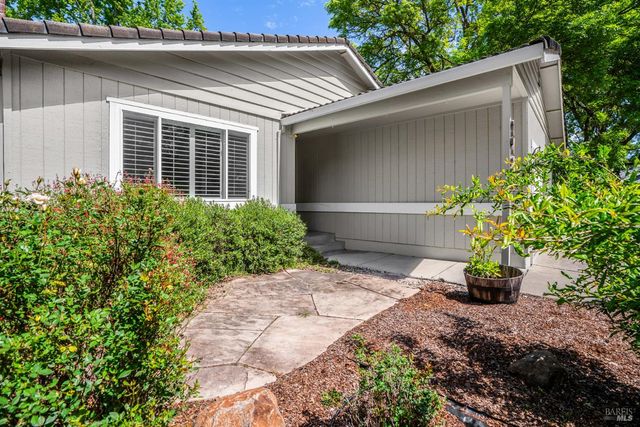 1724 Arroyo Sierra Cir, Santa Rosa, CA 95405