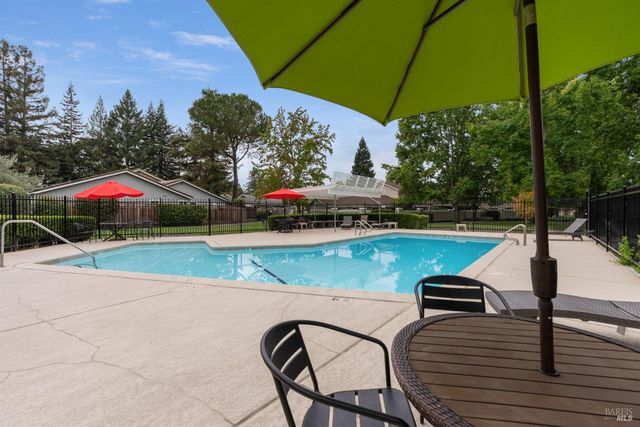 1724 Arroyo Sierra Cir, Santa Rosa, CA 95405