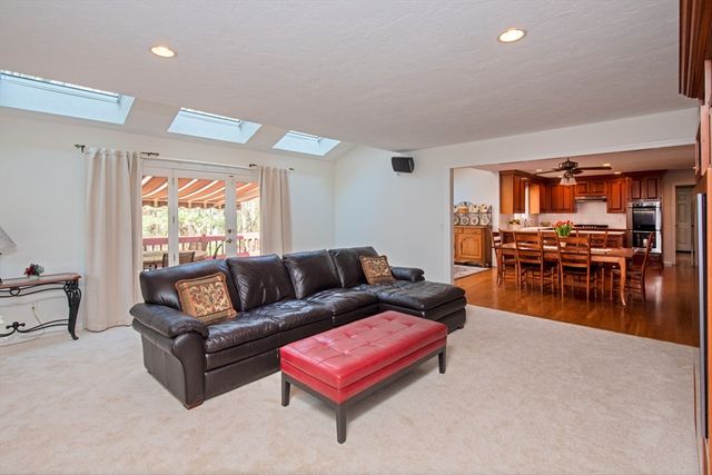 6 Brewer Dr, Westborough, MA 01581