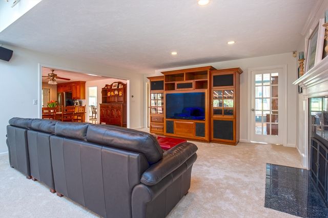 6 Brewer Dr, Westborough, MA 01581