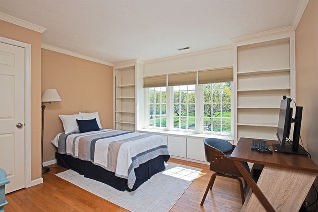 6 Brewer Dr, Westborough, MA 01581