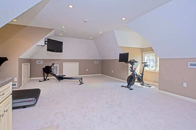 6 Brewer Dr, Westborough, MA 01581