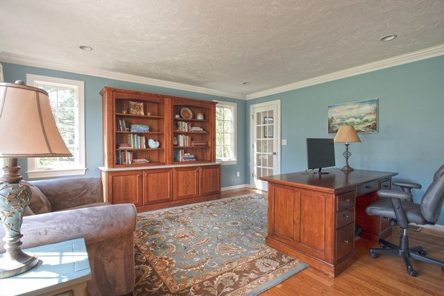 6 Brewer Dr, Westborough, MA 01581