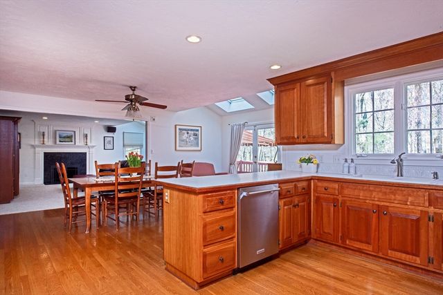 6 Brewer Dr, Westborough, MA 01581