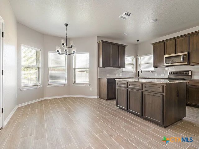 602 Dred Roger Circle, Killeen, TX 76542