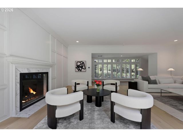 2780 Sw TALBOT Rd, Portland, OR 97201