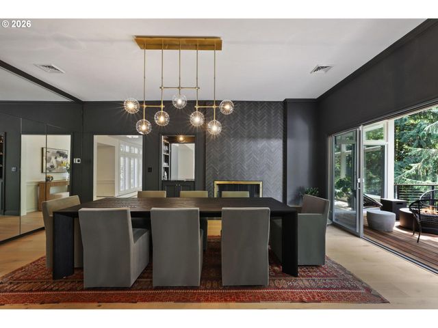 2780 Sw TALBOT Rd, Portland, OR 97201