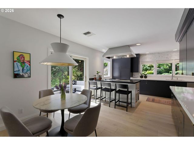 2780 Sw TALBOT Rd, Portland, OR 97201