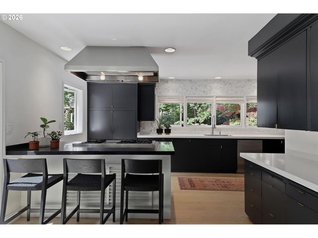 2780 Sw TALBOT Rd, Portland, OR 97201