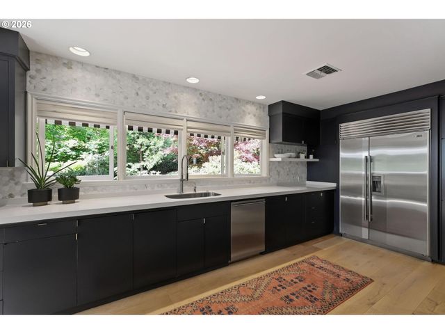 2780 Sw TALBOT Rd, Portland, OR 97201