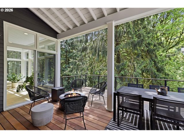2780 Sw TALBOT Rd, Portland, OR 97201
