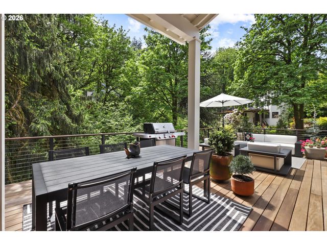 2780 Sw TALBOT Rd, Portland, OR 97201