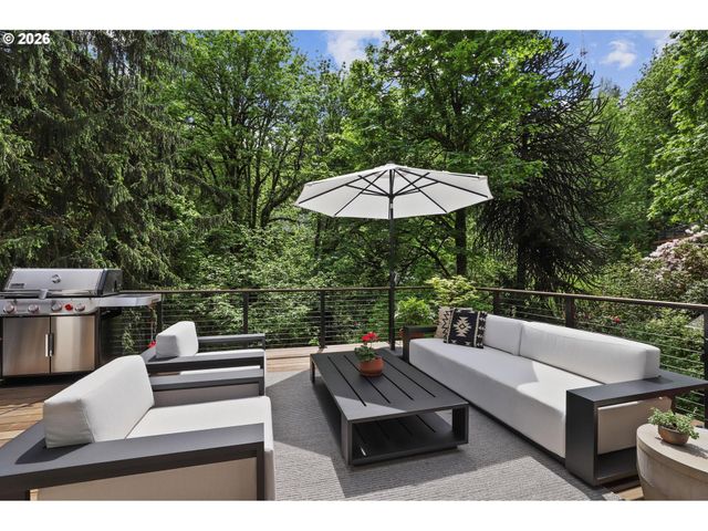 2780 Sw TALBOT Rd, Portland, OR 97201
