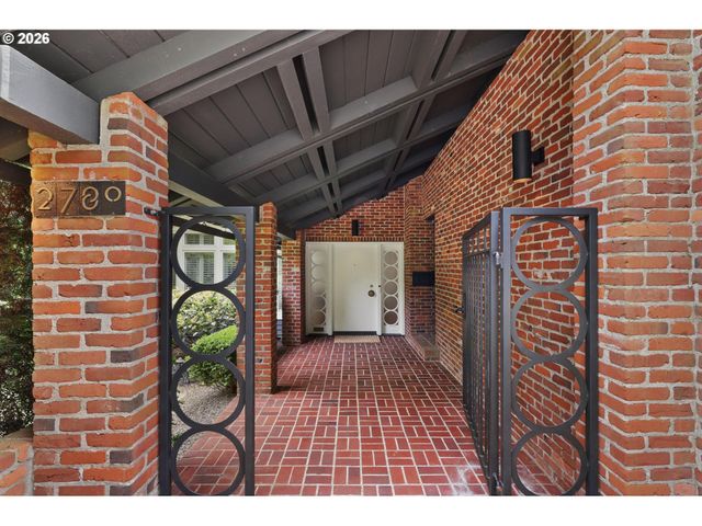 2780 Sw TALBOT Rd, Portland, OR 97201