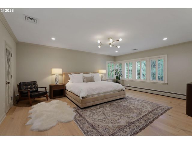 2780 Sw TALBOT Rd, Portland, OR 97201