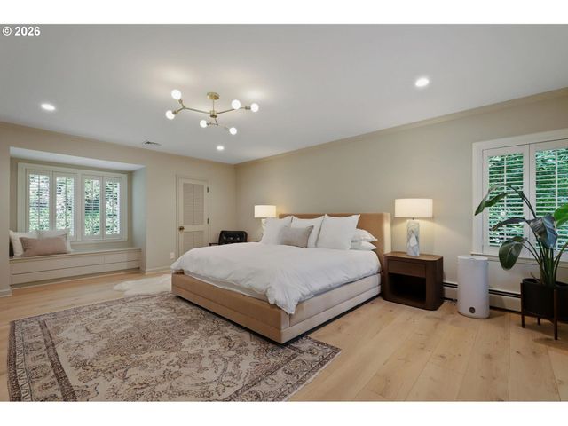 2780 Sw TALBOT Rd, Portland, OR 97201