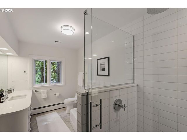2780 Sw TALBOT Rd, Portland, OR 97201