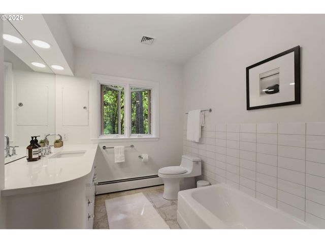 2780 Sw TALBOT Rd, Portland, OR 97201