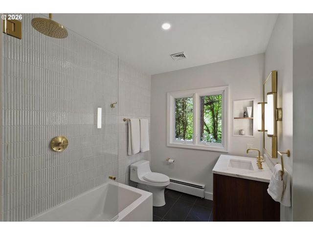 2780 Sw TALBOT Rd, Portland, OR 97201