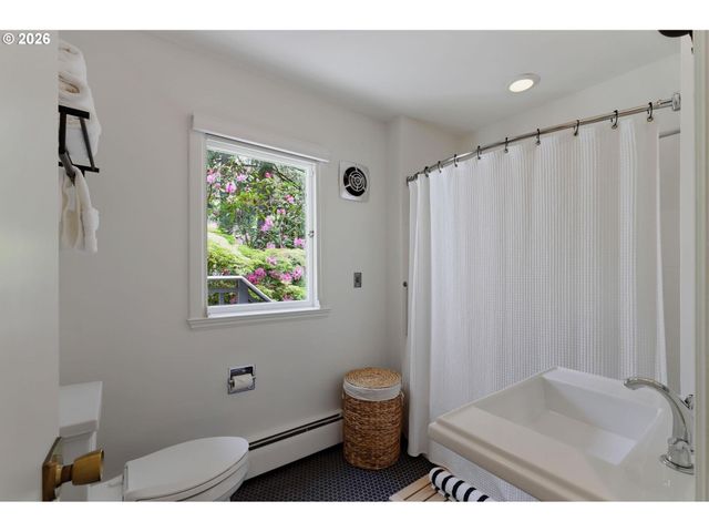 2780 Sw TALBOT Rd, Portland, OR 97201