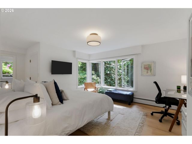 2780 Sw TALBOT Rd, Portland, OR 97201