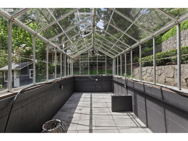 2780 Sw TALBOT Rd, Portland, OR 97201