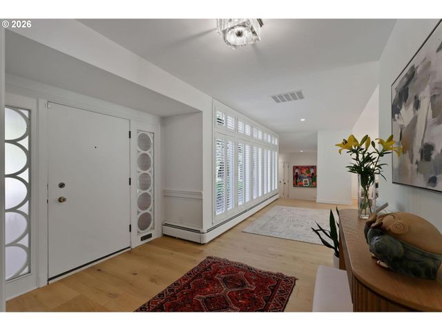 2780 Sw TALBOT Rd, Portland, OR 97201