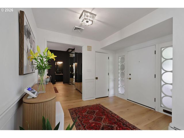 2780 Sw TALBOT Rd, Portland, OR 97201