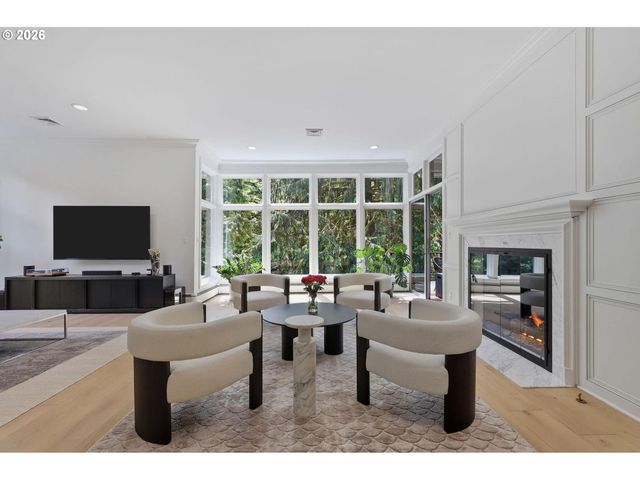 2780 Sw TALBOT Rd, Portland, OR 97201