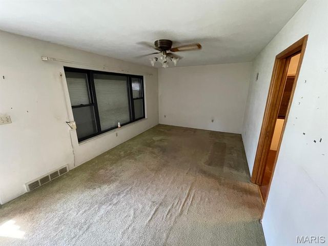 5205 Wick Way Drive, Alton, IL 62002