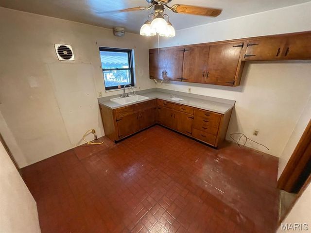 5205 Wick Way Drive, Alton, IL 62002