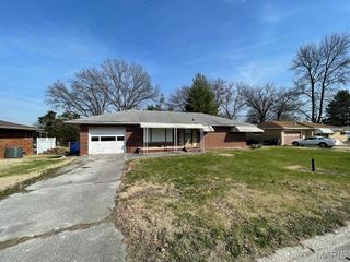 5205 Wick Way Drive, Alton, IL 62002