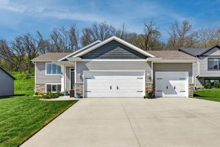 3381 Ridgeline Drive SE, Rochester, MN 55904