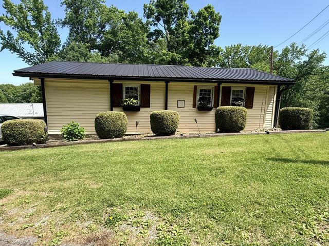 156 Lakeshore Cir, Bumpus Mills, TN 37028